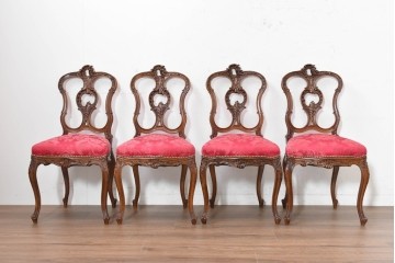 イギリスアンティーク　1940年頃　高級品　ウォールナット材　繊細な彫刻を施した作りの良いダイニングチェア4脚セット　(R-090500)