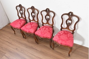 イギリスアンティーク　1940年頃　高級品　ウォールナット材　繊細な彫刻を施した作りの良いダイニングチェア4脚セット　(R-090500)