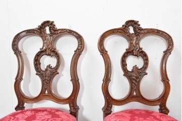 イギリスアンティーク　1940年頃　高級品　ウォールナット材　繊細な彫刻を施した作りの良いダイニングチェア4脚セット　(R-090500)