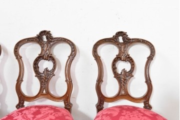 イギリスアンティーク　1940年頃　高級品　ウォールナット材　繊細な彫刻を施した作りの良いダイニングチェア4脚セット　(R-090500)