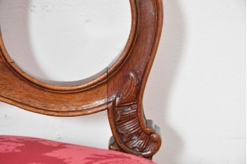 イギリスアンティーク　1940年頃　高級品　ウォールナット材　繊細な彫刻を施した作りの良いダイニングチェア4脚セット　(R-090500)