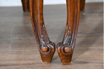 イギリスアンティーク　1940年頃　高級品　ウォールナット材　繊細な彫刻を施した作りの良いダイニングチェア4脚セット　(R-090500)