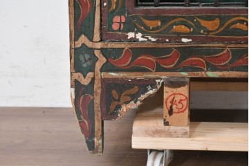 アジアンアンティーク　インド　1940年から1970年頃　手描きの絵付けと装飾的な格子が印象的なキャビネット　(R-090502)