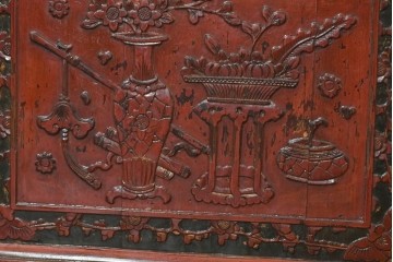 中国ヴィンテージ　アンティーク調　吉祥文様の彫刻と絵付けが華やかなローボード　(R-090503)