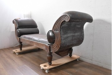 【簡易リペア限定品】　アジアンアンティーク　1880年から1920年頃　チーク材　ロールアームがクラシカルな英国風本革ソファベンチ　(R-090504)