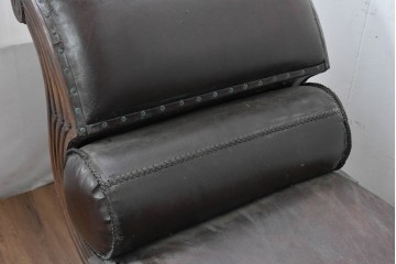 【簡易リペア限定品】　アジアンアンティーク　1880年から1920年頃　チーク材　ロールアームがクラシカルな英国風本革ソファベンチ　(R-090504)