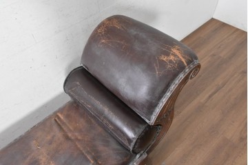 【簡易リペア限定品】　アジアンアンティーク　1880年から1920年頃　チーク材　ロールアームがクラシカルな英国風本革ソファベンチ　(R-090504)
