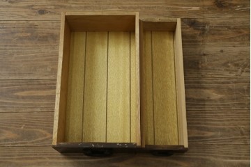 和製アンティーク　和の風格あふれる丸桟引き戸の二段重ね近江水屋箪笥　(R-090505)