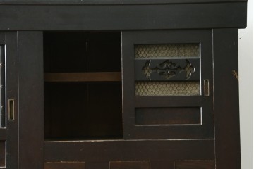 和製アンティーク　引き出し8杯付き　和の風格あふれる丸桟引き戸の近江水屋箪笥サイドボード　(R-090506)