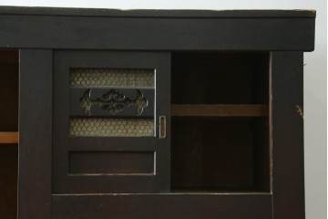 和製アンティーク　引き出し8杯付き　和の風格あふれる丸桟引き戸の近江水屋箪笥サイドボード　(R-090506)