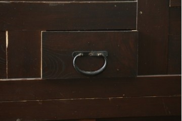 和製アンティーク　引き出し8杯付き　和の風格あふれる丸桟引き戸の近江水屋箪笥サイドボード　(R-090506)