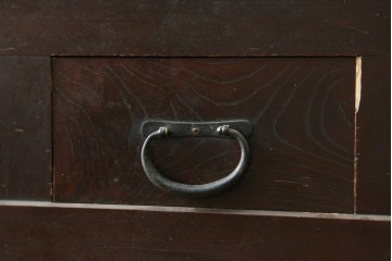 和製アンティーク　引き出し8杯付き　和の風格あふれる丸桟引き戸の近江水屋箪笥サイドボード　(R-090506)