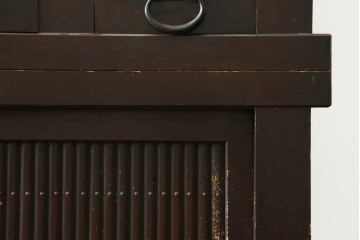 和製アンティーク　和の風格あふれる丸桟引き戸の近江水屋箪笥サイドボード　(R-090507)