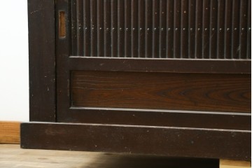 和製アンティーク　和の風格あふれる丸桟引き戸の近江水屋箪笥サイドボード　(R-090507)