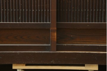 和製アンティーク　和の風格あふれる丸桟引き戸の近江水屋箪笥サイドボード　(R-090507)