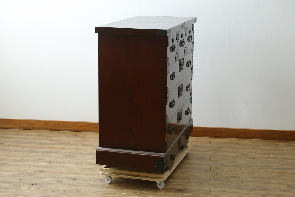 中古　美品　筑後民芸　美しい木目と装飾金具を楽しめる車箪笥　(R-090510)