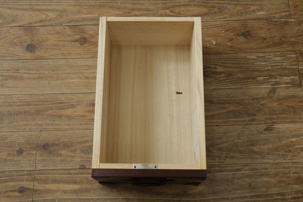 中古　美品　筑後民芸　美しい木目と装飾金具を楽しめる車箪笥　(R-090510)