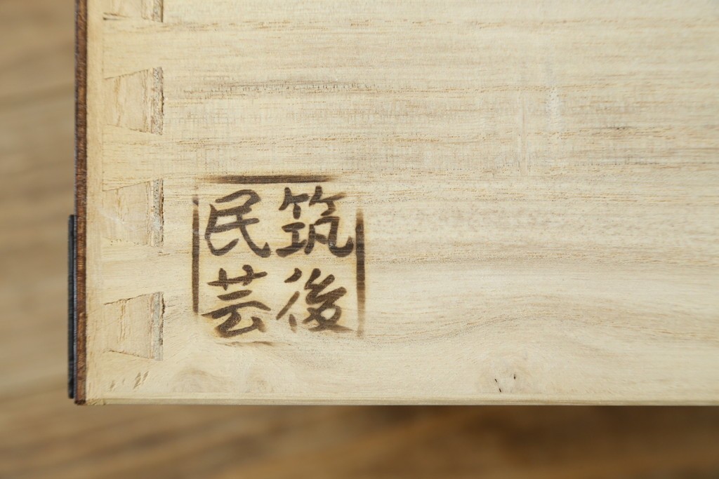 中古　美品　筑後民芸　美しい木目と装飾金具を楽しめる車箪笥　(R-090510)