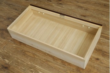 中古　美品　筑後民芸　美しい木目と装飾金具を楽しめる車箪笥　(R-090510)