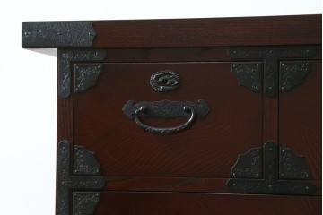 中古　美品　筑後民芸　美しい木目と装飾金具を楽しめる車箪笥　(R-090510)