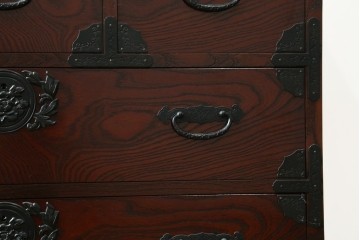 中古　美品　筑後民芸　美しい木目と装飾金具を楽しめる車箪笥　(R-090510)
