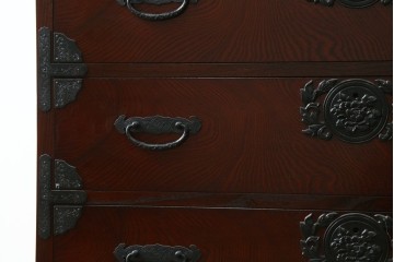 中古　美品　筑後民芸　美しい木目と装飾金具を楽しめる車箪笥　(R-090510)