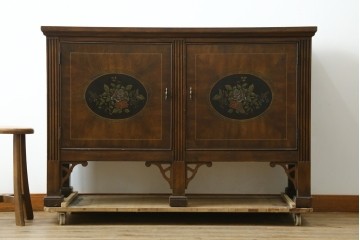 中古　希少モデル!!　DREXEL HERITAGE(ドレクセルヘリテイジ)　シノワズリ様式　優美な花絵と脚部の透かし飾りが目を惹くサイドボード (R-090511)