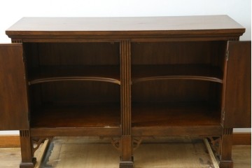 中古　希少モデル!!　DREXEL HERITAGE(ドレクセルヘリテイジ)　シノワズリ様式　優美な花絵と脚部の透かし飾りが目を惹くサイドボード (R-090511)