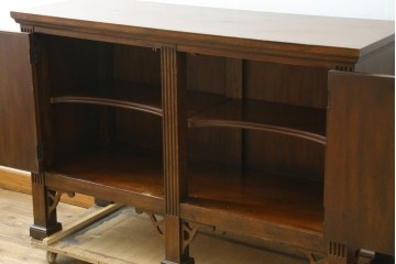 中古　希少モデル!!　DREXEL HERITAGE(ドレクセルヘリテイジ)　シノワズリ様式　優美な花絵と脚部の透かし飾りが目を惹くサイドボード (R-090511)