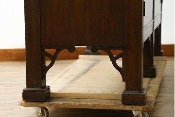 中古　希少モデル!!　DREXEL HERITAGE(ドレクセルヘリテイジ)　シノワズリ様式　優美な花絵と脚部の透かし飾りが目を惹くサイドボード (R-090511)