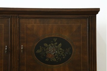 中古　希少モデル!!　DREXEL HERITAGE(ドレクセルヘリテイジ)　シノワズリ様式　優美な花絵と脚部の透かし飾りが目を惹くサイドボード (R-090511)