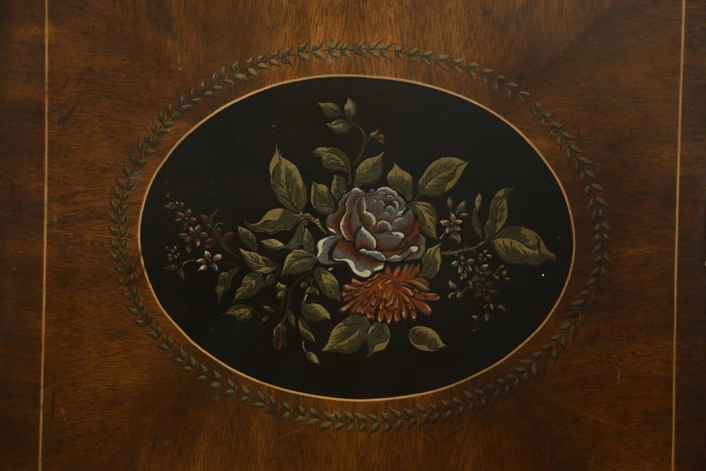 中古　希少モデル!!　DREXEL HERITAGE(ドレクセルヘリテイジ)　シノワズリ様式　優美な花絵と脚部の透かし飾りが目を惹くサイドボード (R-090511)