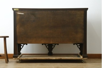 中古　希少モデル!!　DREXEL HERITAGE(ドレクセルヘリテイジ)　シノワズリ様式　優美な花絵と脚部の透かし飾りが目を惹くサイドボード (R-090511)