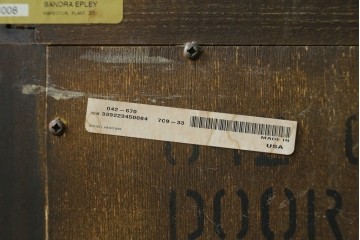 中古　希少モデル!!　DREXEL HERITAGE(ドレクセルヘリテイジ)　シノワズリ様式　優美な花絵と脚部の透かし飾りが目を惹くサイドボード (R-090511)