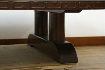 和製アンティーク　昭和初期　高級工芸家具!!　総欅(けやき)材　上杢一枚板　天板を縁取る雷文彫刻と見事な杢目が魅力の座卓　(R-090512)