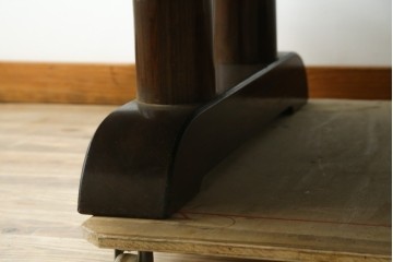 和製アンティーク　昭和初期　高級工芸家具!!　総欅(けやき)材　上杢一枚板　天板を縁取る雷文彫刻と見事な杢目が魅力の座卓　(R-090512)