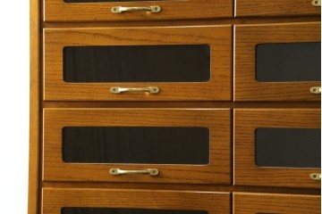 イギリスヴィンテージ　1980年頃　Lloyd's Antiques(ロイズ・アンティークス)取り扱い　オーク材　20杯の引き出しが並ぶ縦型シャツケース　(R-090515)