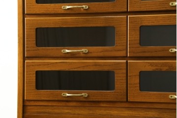 イギリスヴィンテージ　1980年頃　Lloyd's Antiques(ロイズ・アンティークス)取り扱い　オーク材　20杯の引き出しが並ぶ縦型シャツケース　(R-090515)