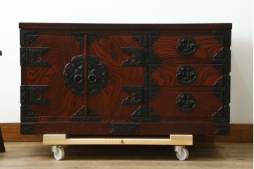 中古　美品　岩谷堂箪笥　テレビ台にもおすすめ!　金具と美しい木目が重厚さを添えるローボード　(R-090516)