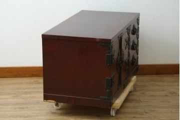 中古　美品　岩谷堂箪笥　テレビ台にもおすすめ!　金具と美しい木目が重厚さを添えるローボード　(R-090516)