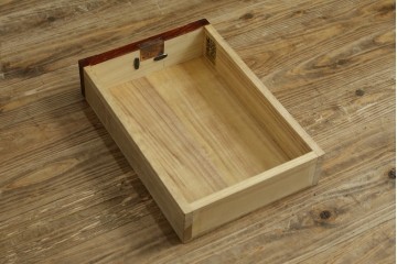 中古　美品　岩谷堂箪笥　テレビ台にもおすすめ!　金具と美しい木目が重厚さを添えるローボード　(R-090516)