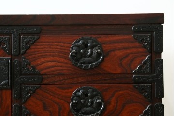 中古　美品　岩谷堂箪笥　テレビ台にもおすすめ!　金具と美しい木目が重厚さを添えるローボード　(R-090516)