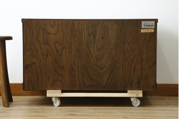中古　美品　岩谷堂箪笥　テレビ台にもおすすめ!　金具と美しい木目が重厚さを添えるローボード　(R-090516)