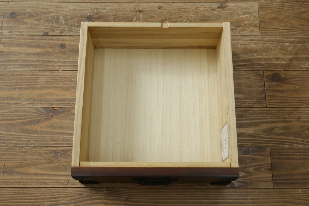 中古　駿河民芸　ガラス引き戸と引き出しを備えた端正な重ね水屋箪笥　(R-090517)