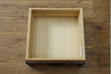 中古　駿河民芸　ガラス引き戸と引き出しを備えた端正な重ね水屋箪笥　(R-090517)
