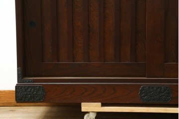 中古　駿河民芸　ガラス引き戸と引き出しを備えた端正な重ね水屋箪笥　(R-090517)