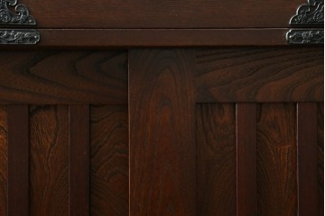 中古　駿河民芸　ガラス引き戸と引き出しを備えた端正な重ね水屋箪笥　(R-090517)