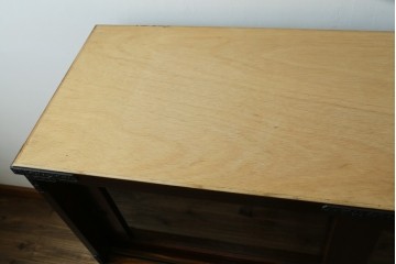 中古　駿河民芸　水屋箪笥上段　ガラス引き戸で収納物を見渡しやすいキャビネット　(R-090518)