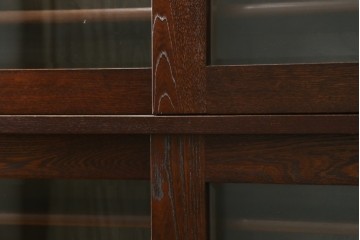 中古　駿河民芸　水屋箪笥上段　ガラス引き戸で収納物を見渡しやすいキャビネット　(R-090518)