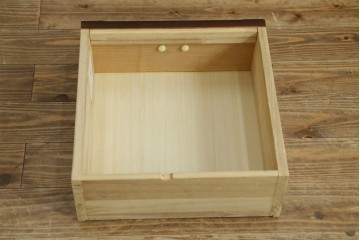 《天板取り付け加工費込み》　中古　駿河民芸　水屋箪笥下段　縦桟の引き戸と装飾金具が美しいサイドボード　(R-090519)